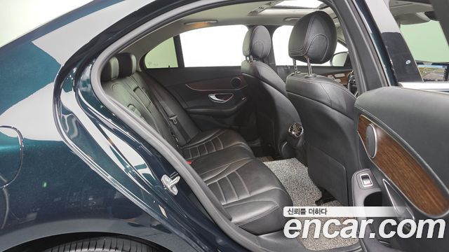Mercedes-Benz C-Class 2019 — photo 18