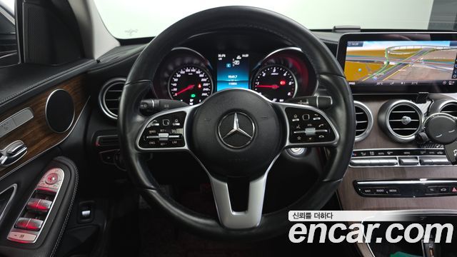 Mercedes-Benz C-Class 2019 — photo 19