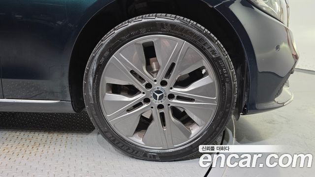 Mercedes-Benz C-Class 2019 — photo 7