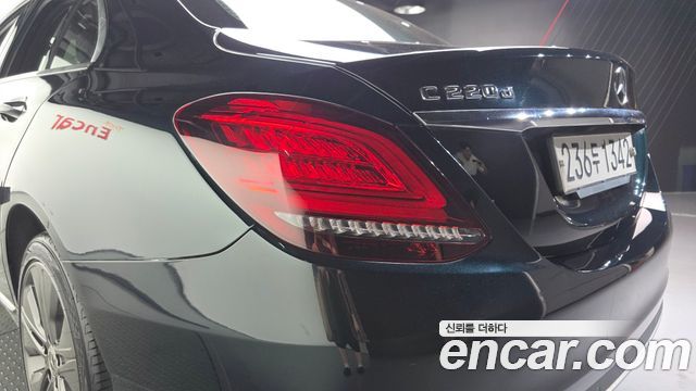 Mercedes-Benz C-Class 2019 — photo 9