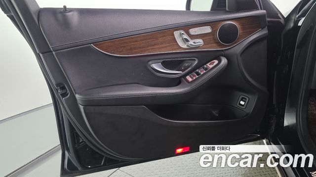 Mercedes-Benz C-Class 2019 — photo 14