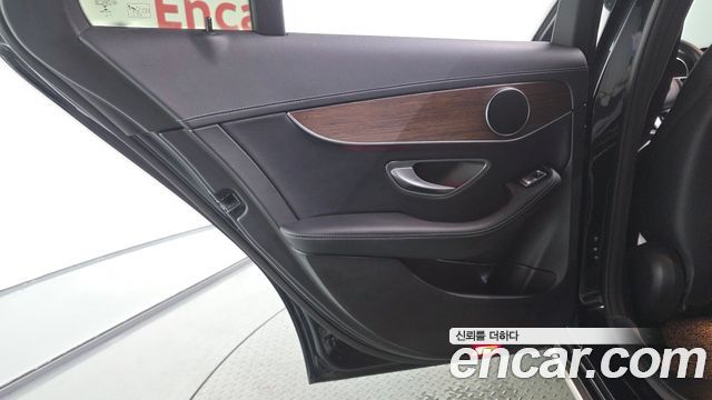 Mercedes-Benz C-Class 2019 — photo 15