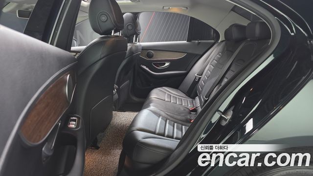 Mercedes-Benz C-Class 2019 — photo 16
