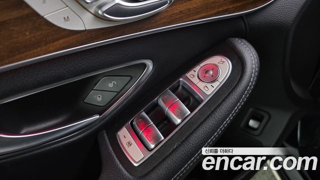 Mercedes-Benz C-Class 2019 — photo 27