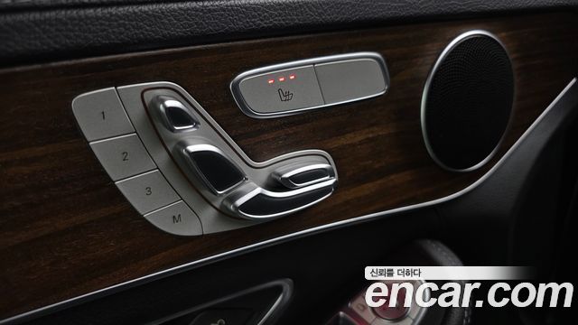 Mercedes-Benz C-Class 2019 — photo 28