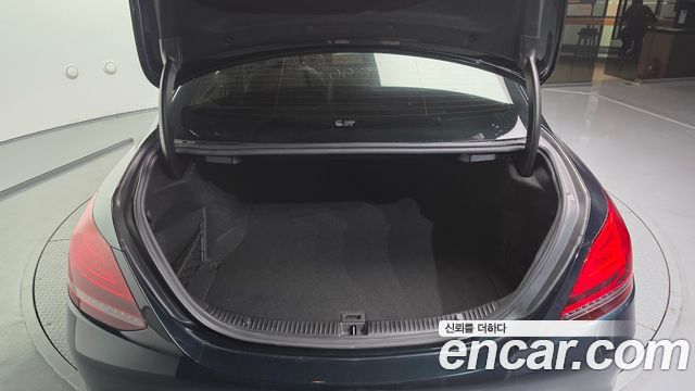 Mercedes-Benz C-Class 2019 — photo 30