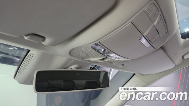 Mercedes-Benz C-Class 2019 — photo 31
