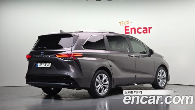 Toyota Sienna 2022 — photo 2