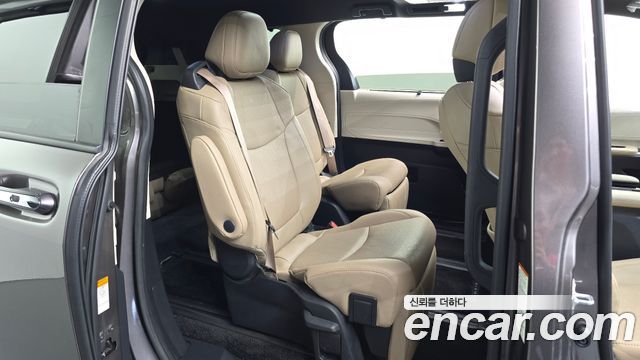Toyota Sienna 2022 — photo 17