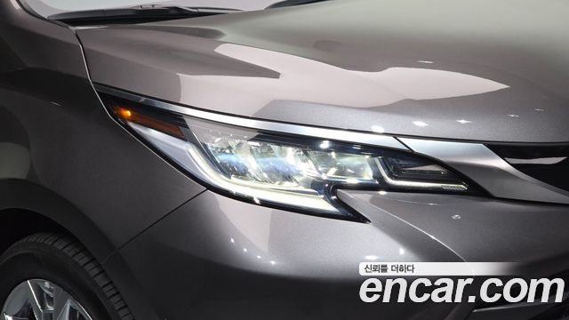 Toyota Sienna 2022 — photo 8