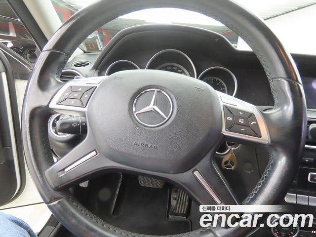 Mercedes-Benz C-Class 2012 — photo 9