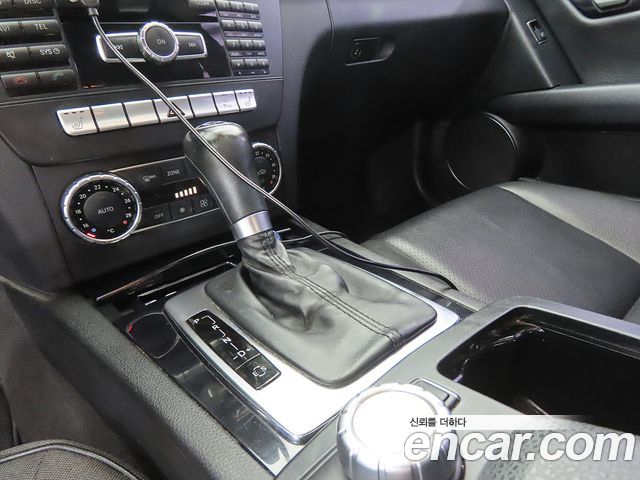 Mercedes-Benz C-Class 2012 — photo 11