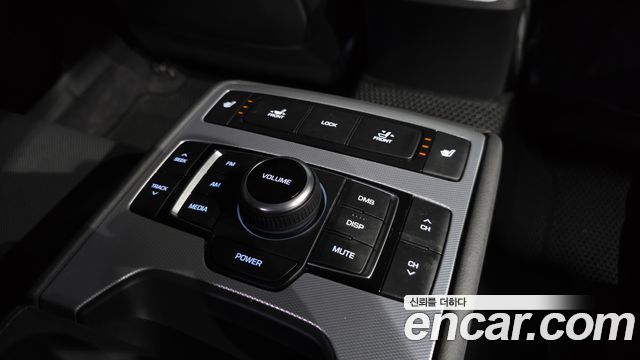 Genesis G80 2018 — photo 24