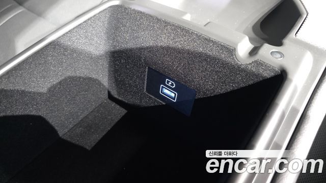 Genesis G80 2018 — photo 30