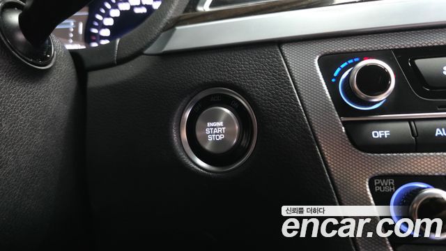 Genesis G80 2018 — photo 36