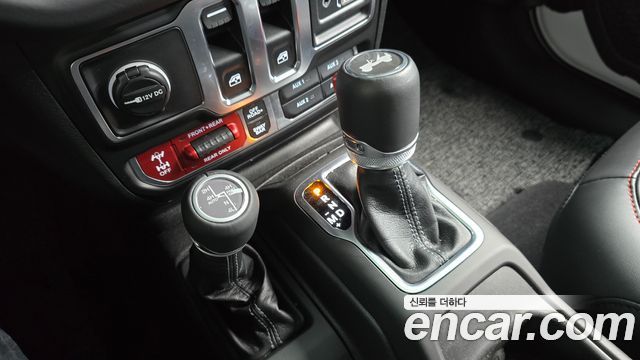Jeep Wrangler 2025 — photo 12