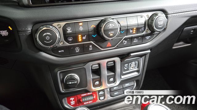 Jeep Wrangler 2025 — photo 13