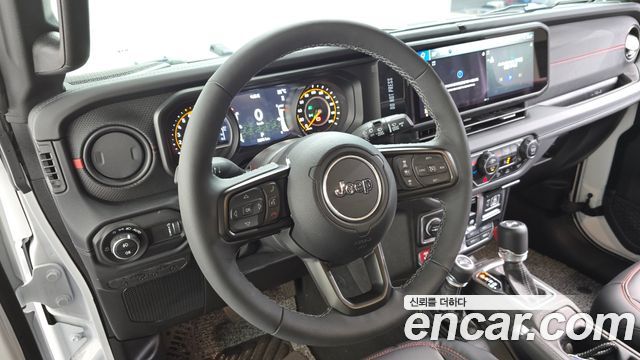 Jeep Wrangler 2025 — photo 18