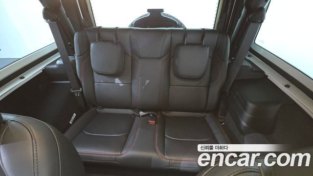 Jeep Wrangler 2025 — photo 21