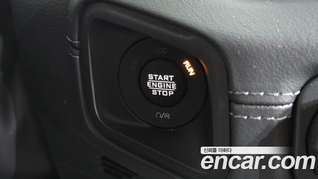 Jeep Wrangler 2025 — photo 25
