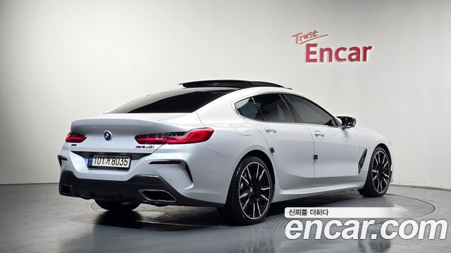 BMW 8-Series 2023 — photo 2