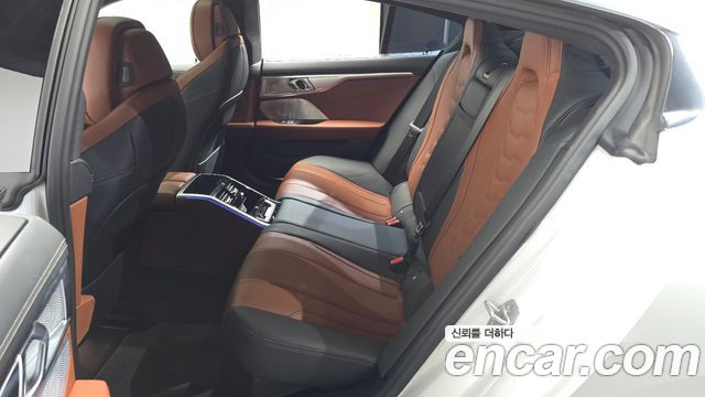 BMW 8-Series 2023 — photo 17