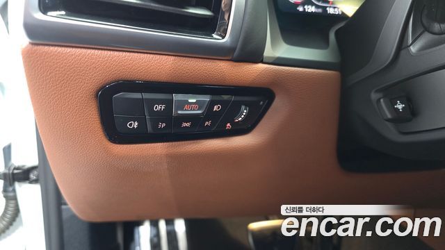 BMW 8-Series 2023 — photo 26