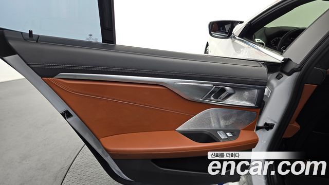 BMW 8-Series 2023 — photo 15