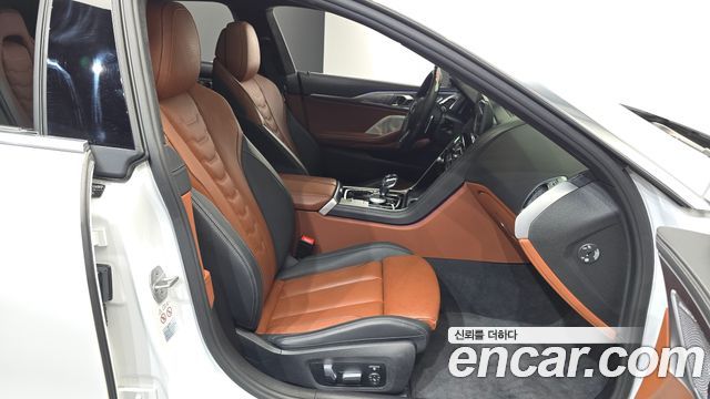 BMW 8-Series 2023 — photo 16