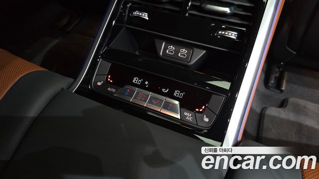 BMW 8-Series 2023 — photo 31