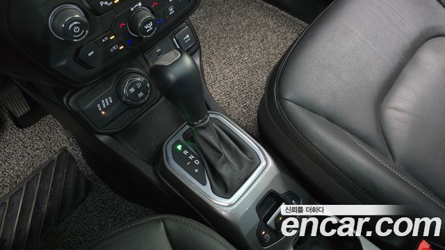 Jeep Renegade 2018 — photo 12