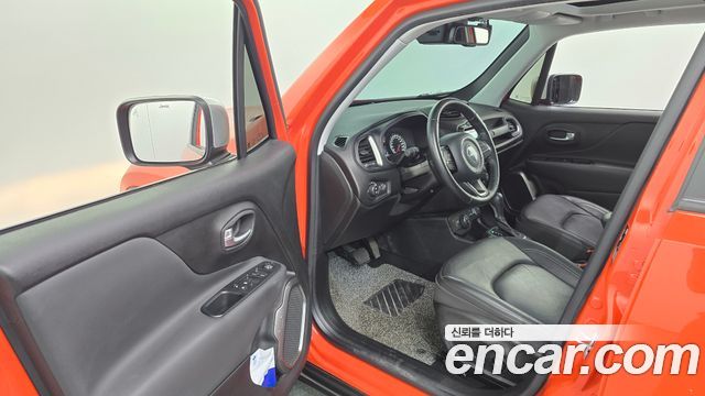 Jeep Renegade 2018 — photo 13