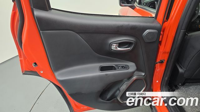 Jeep Renegade 2018 — photo 15