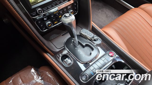 Bentley Flying Spur 2017 — photo 12