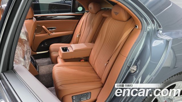 Bentley Flying Spur 2017 — photo 18