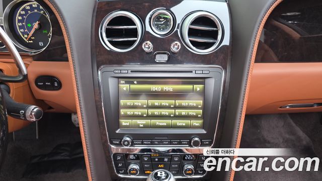 Bentley Flying Spur 2017 — photo 19