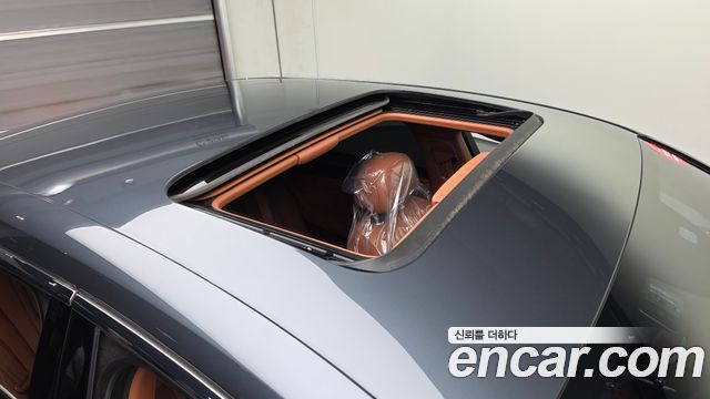 Bentley Flying Spur 2017 — photo 26