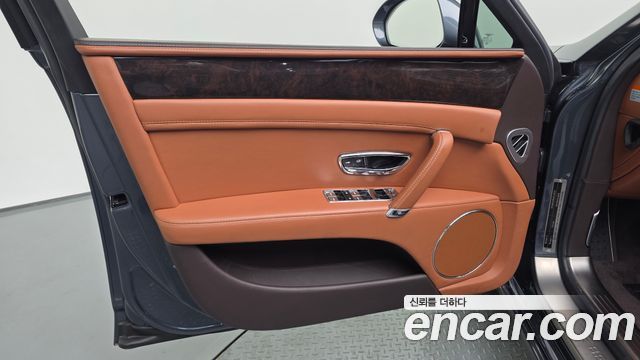 Bentley Flying Spur 2017 — photo 14
