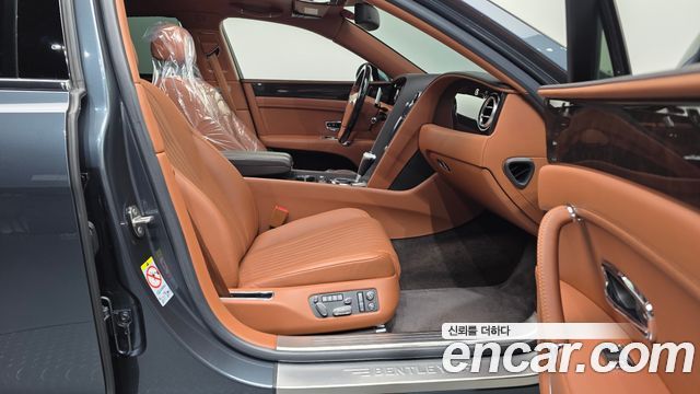 Bentley Flying Spur 2017 — photo 16