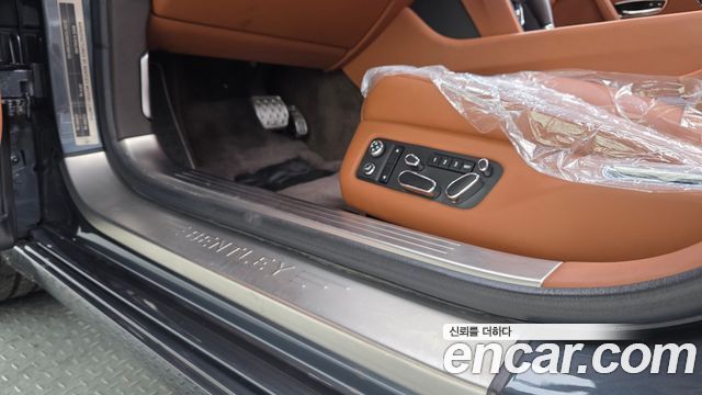 Bentley Flying Spur 2017 — photo 30