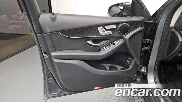 Mercedes-Benz GLC-Class 2019 — photo 14