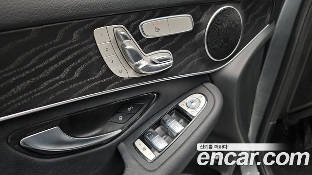 Mercedes-Benz GLC-Class 2019 — photo 31