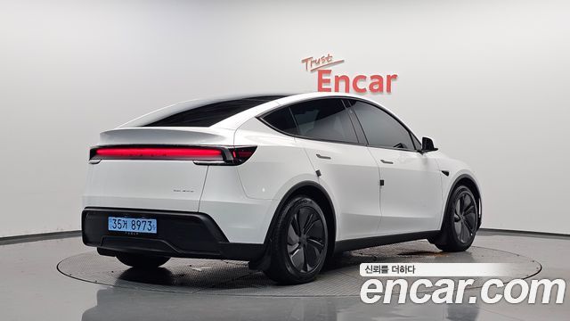 Tesla Model Y 2025 — photo 2