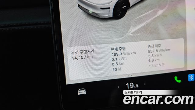 Tesla Model Y 2025 — photo 11