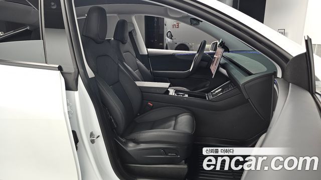 Tesla Model Y 2025 — photo 13