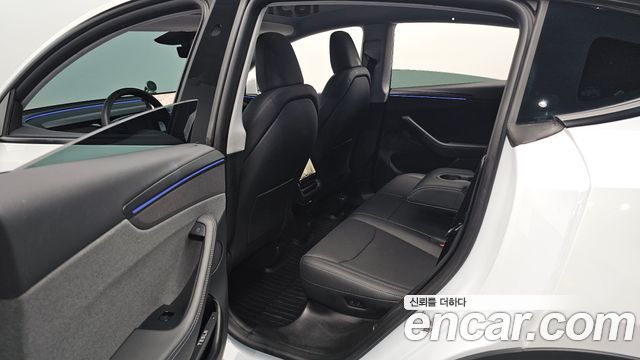 Tesla Model Y 2025 — photo 18