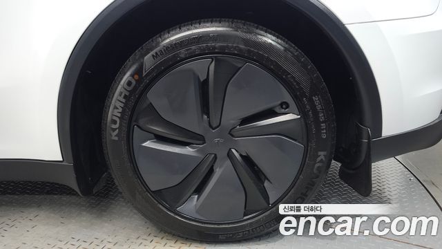 Tesla Model Y 2025 — photo 7