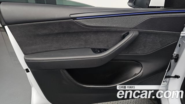 Tesla Model Y 2025 — photo 14