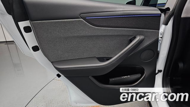 Tesla Model Y 2025 — photo 15