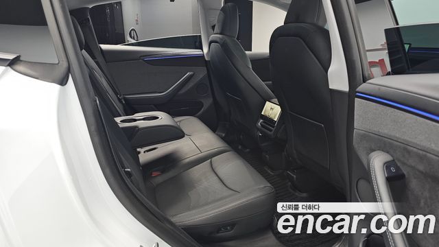 Tesla Model Y 2025 — photo 16